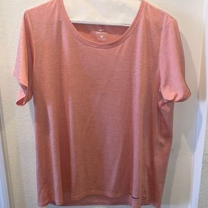 Nike dry fit light pink women’s top extra large never worn great condition